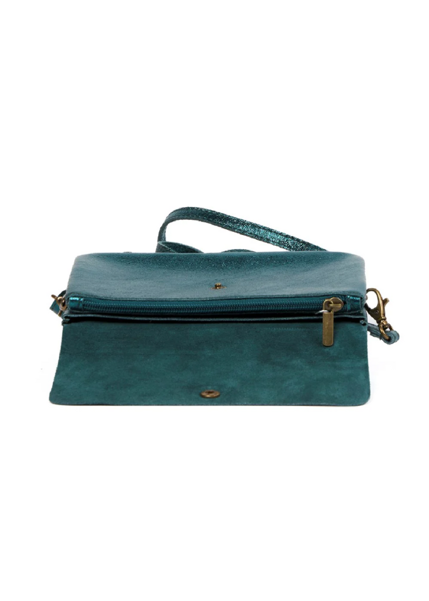 LINE LEATHER CROSS BODY CLUTCH - METALLIC EMERALD