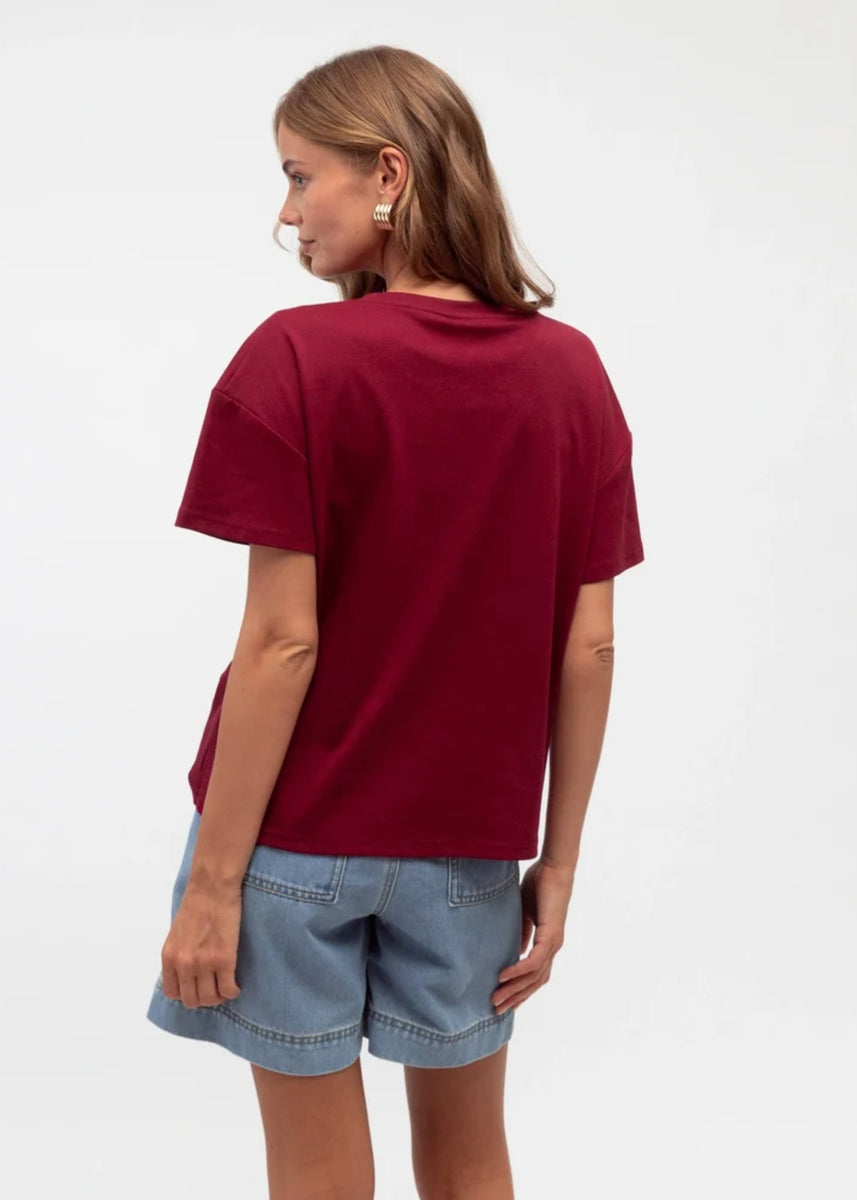 ELAINE EASY TUCK TEE - WINE