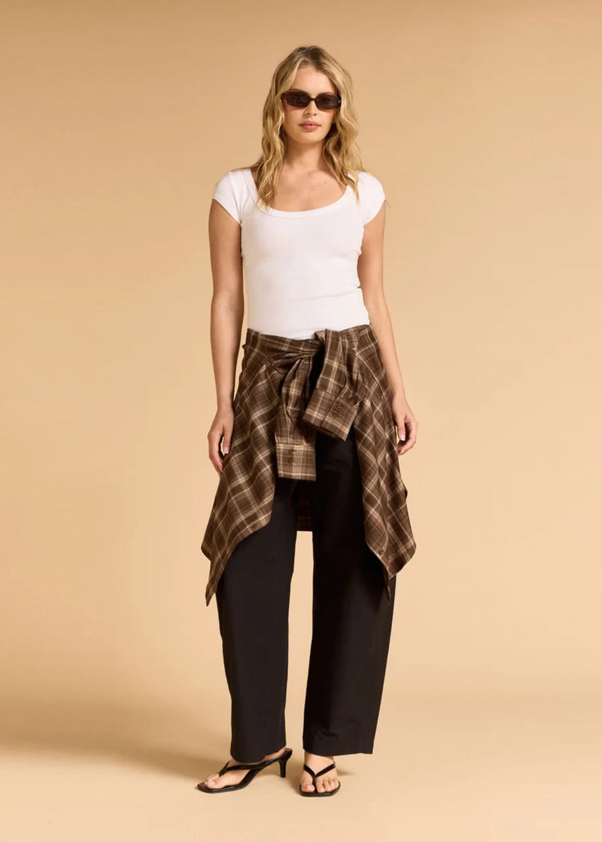 MONA SCOOP NECK TOP
