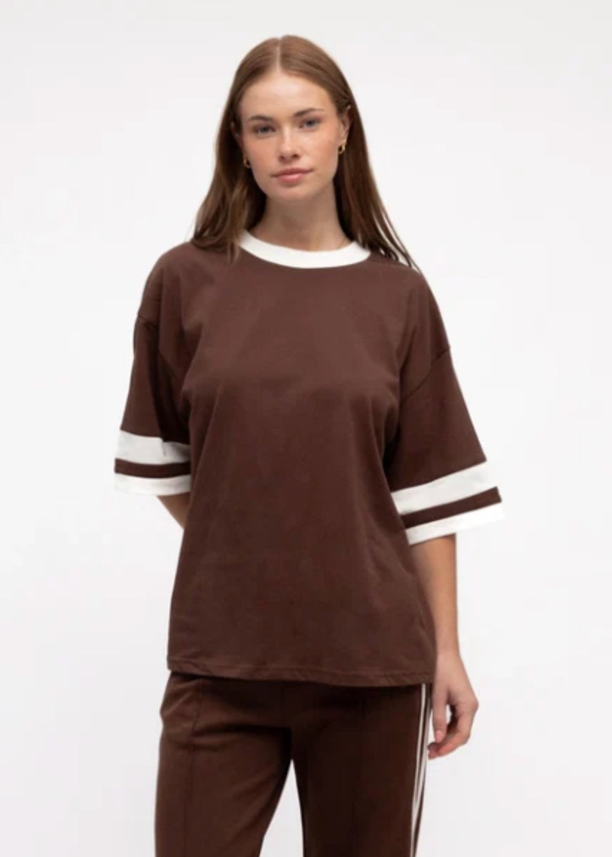 BERKLEY CONTRAST TEE - CHOCOLATE
