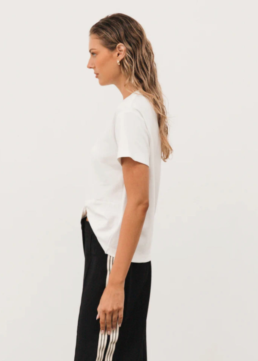 AMY TWISTED BASIC TEE - WHITE
