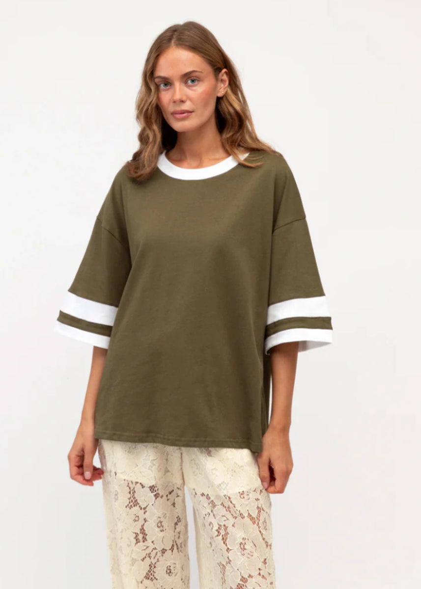 BERKLEY CONTRAST TEE
