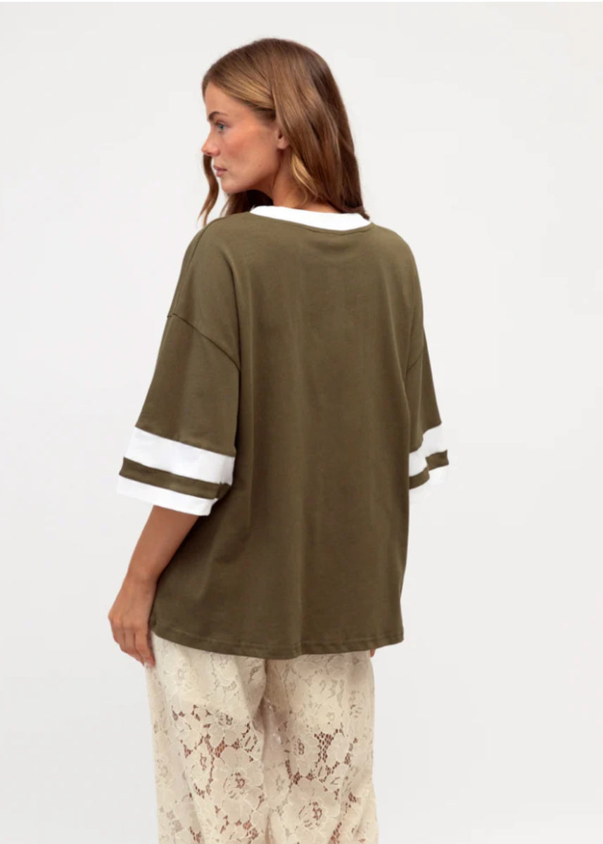 BERKLEY CONTRAST TEE