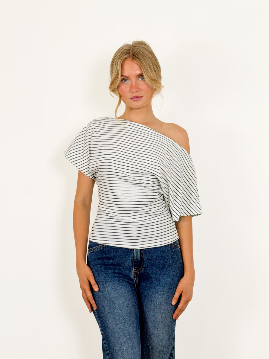 AUGUST TEE